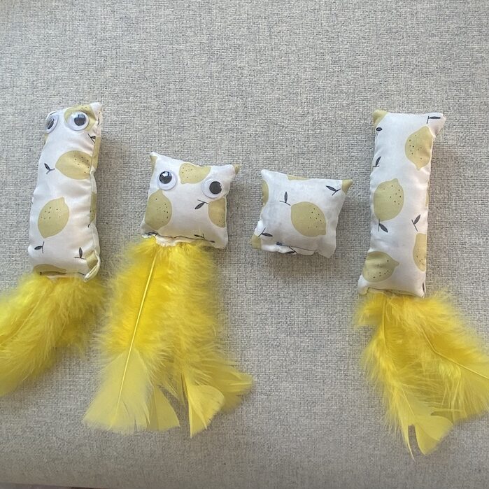 kattenspeeltje-geel